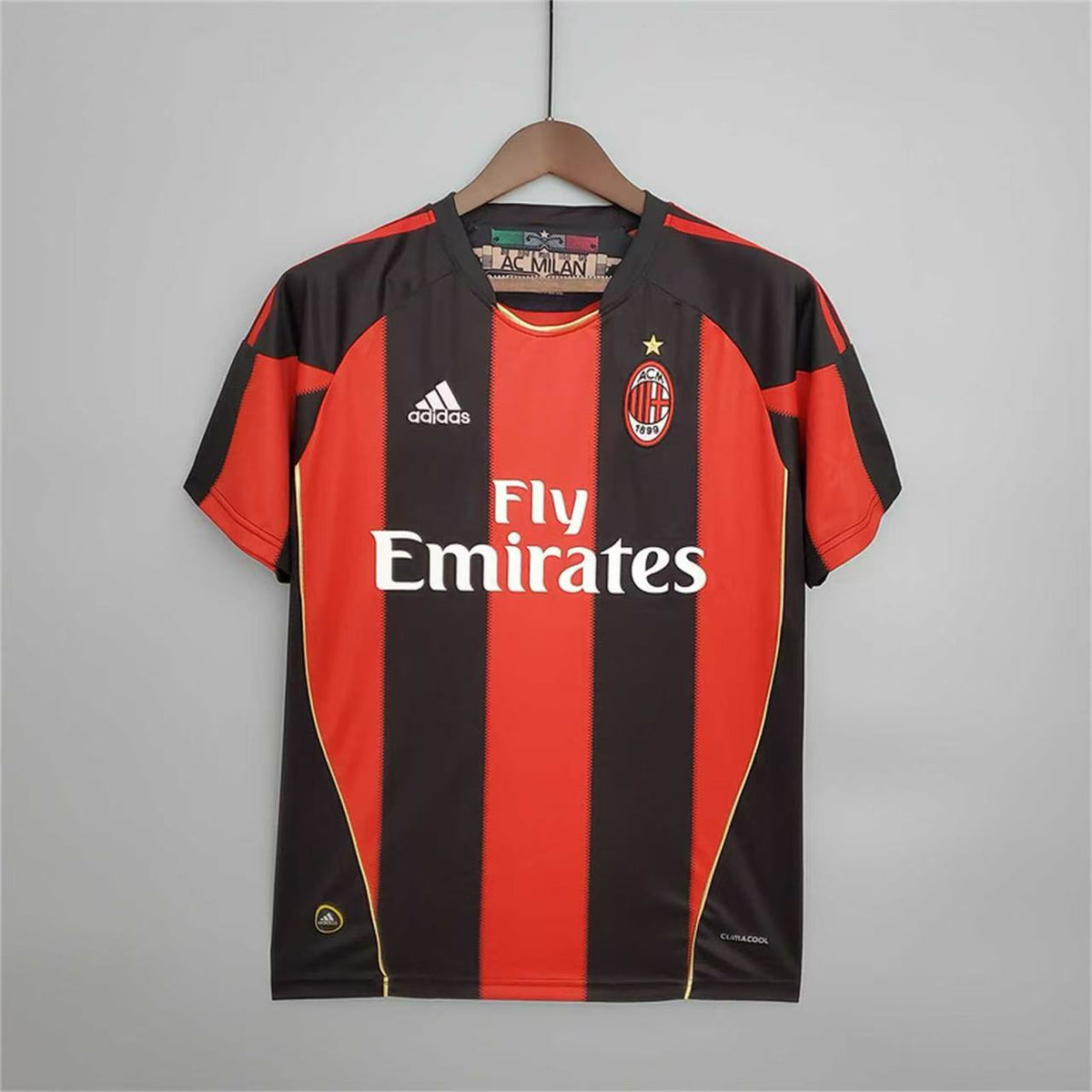 Maillot rétro domicile AC Milan 2010-2011 Image principale du produit