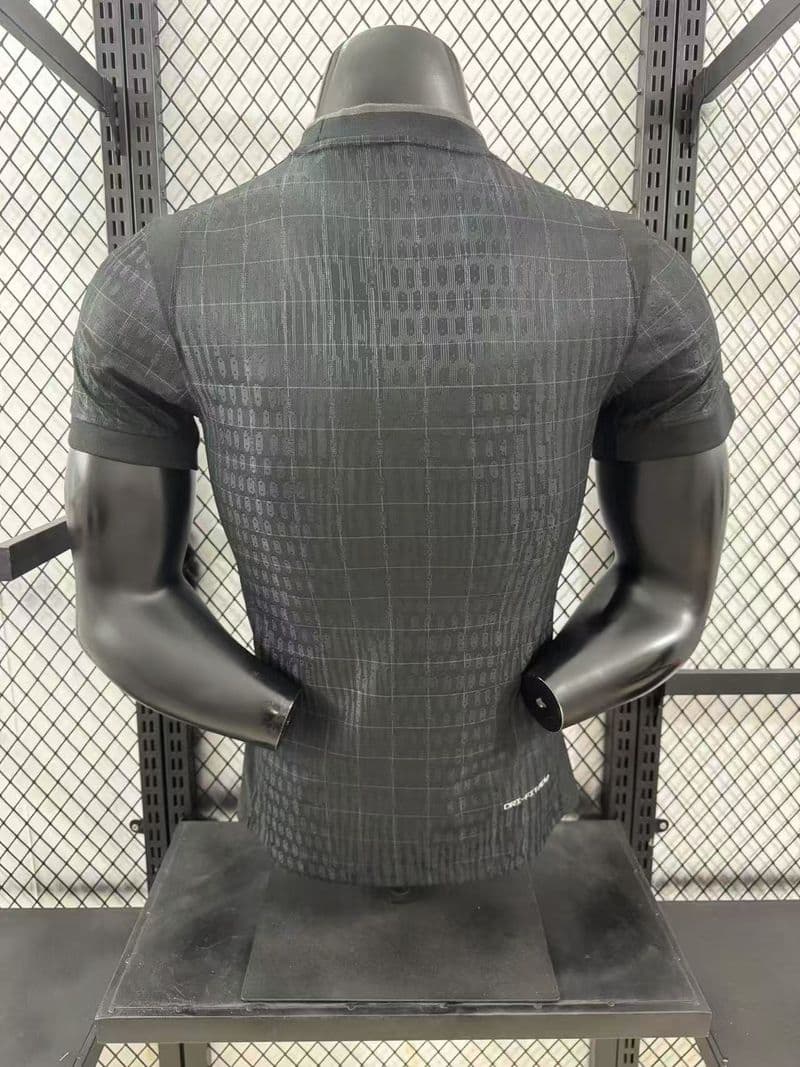 Tottenham Hotspur 2025-2026 away player Secondary image