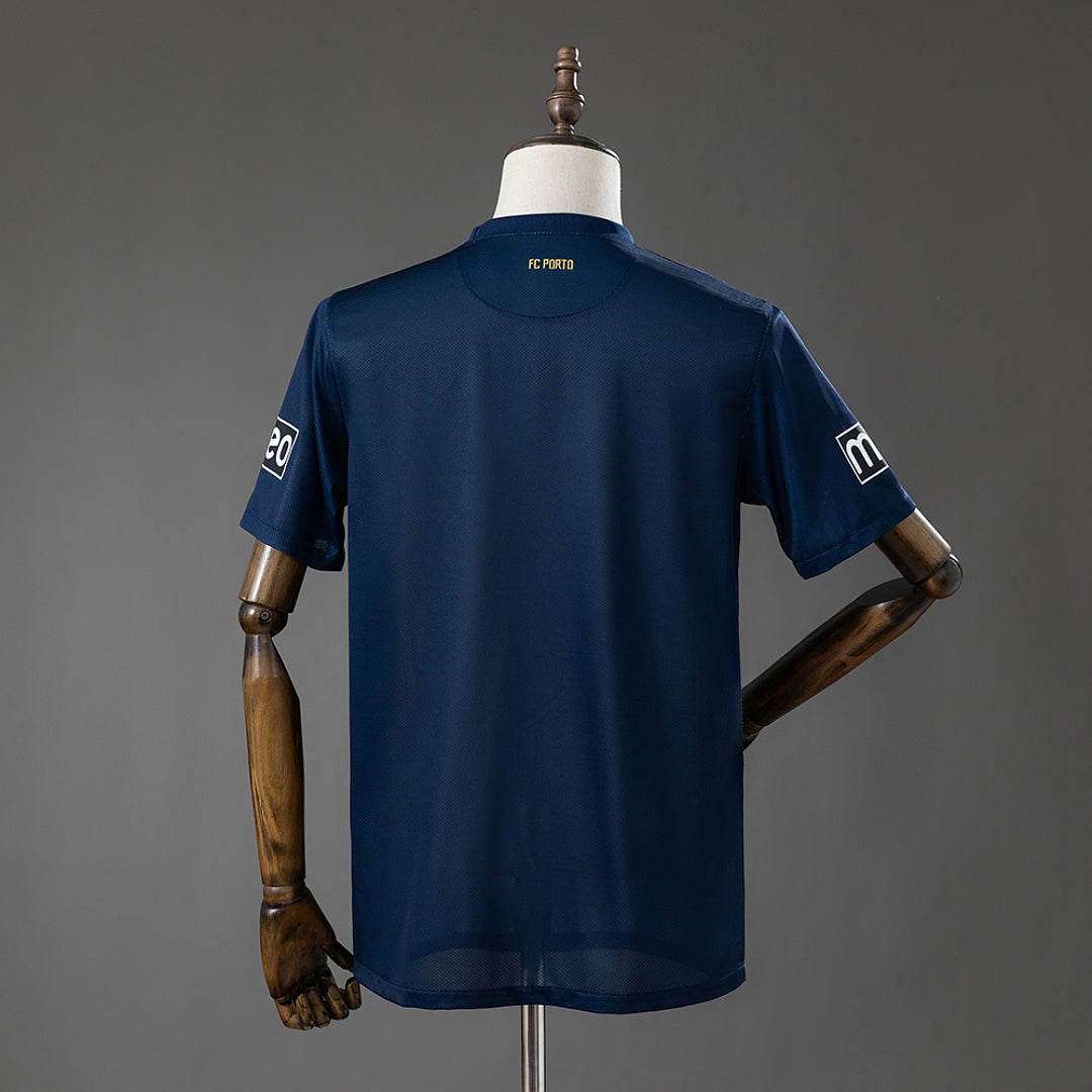 Retro FC Porto 2011-2012 Away Fan Secondary image
