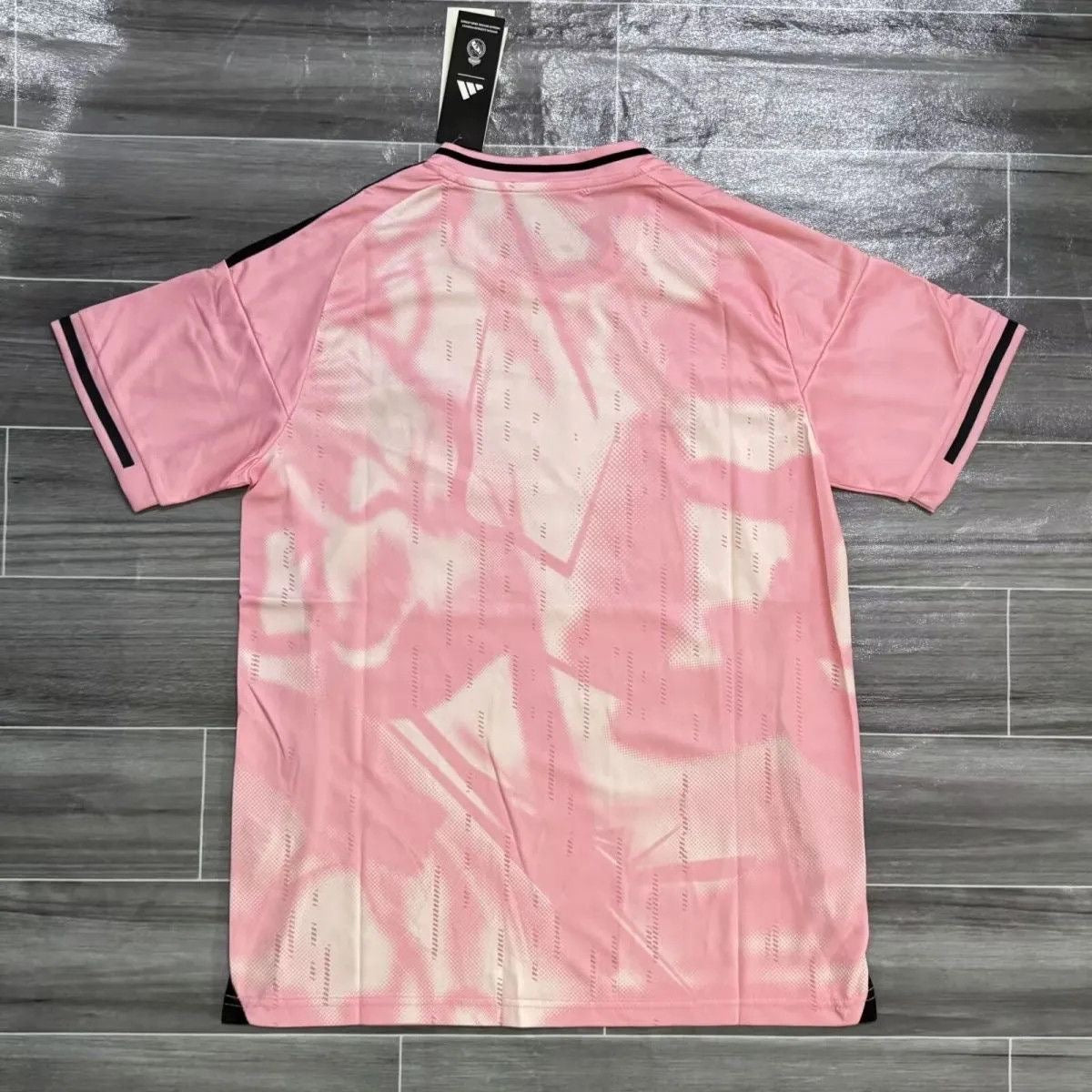Real Madrid 2026-2027 Special Edition - Pink Secondary image