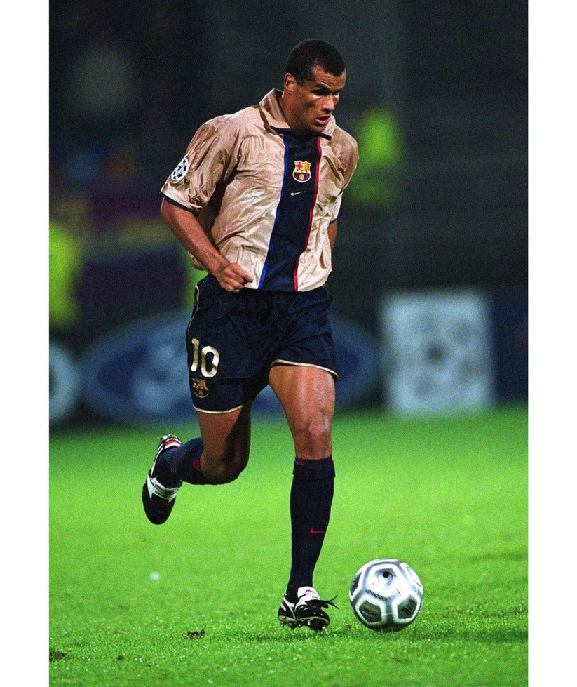 Retro FC Barcelona 2001-2002 away Secondary image