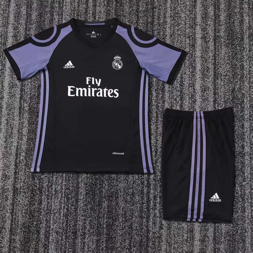 Enfant rétro Real Madrid 2016-2017 extérieur Image principale du produit