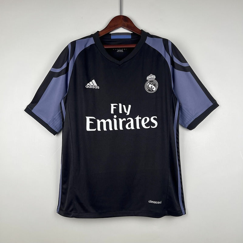 Maillot extérieur rétro Real Madrid 2016-2017 Image principale du produit