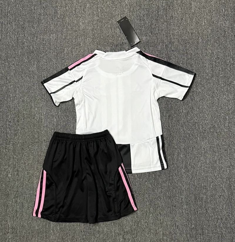 Kids Juventus 2025-2026 home Secondary image