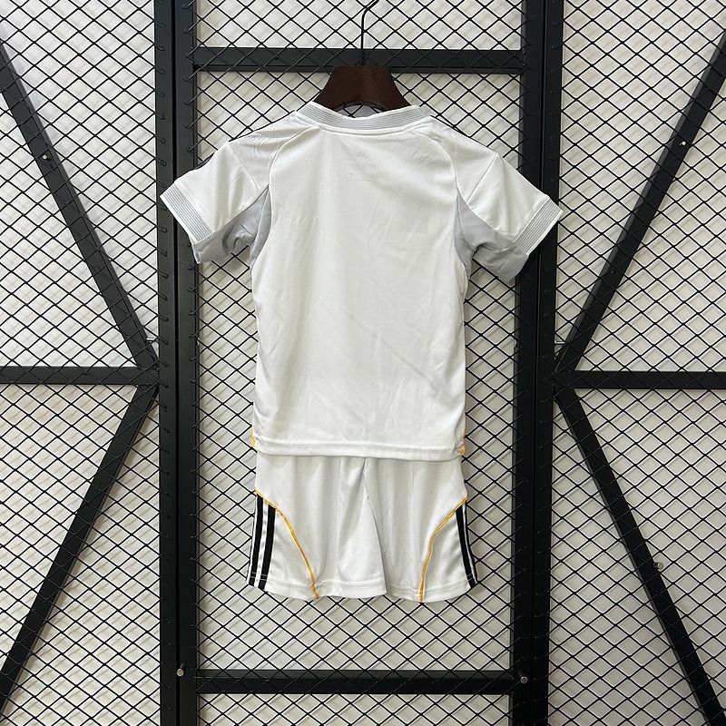 Kids Real Madrid 2025-2026 home Secondary image