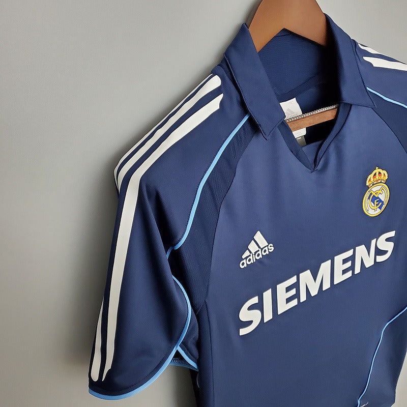 Maillot extérieur rétro du Real Madrid 2005-2006