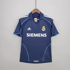 Maillot extérieur rétro du Real Madrid 2005-2006