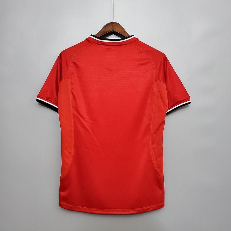 Retro Manchester United 2000-2001 home Secondary image
