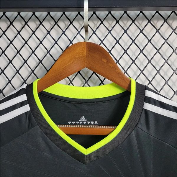 Maillot rétro Real Madrid extérieur 2010-2011