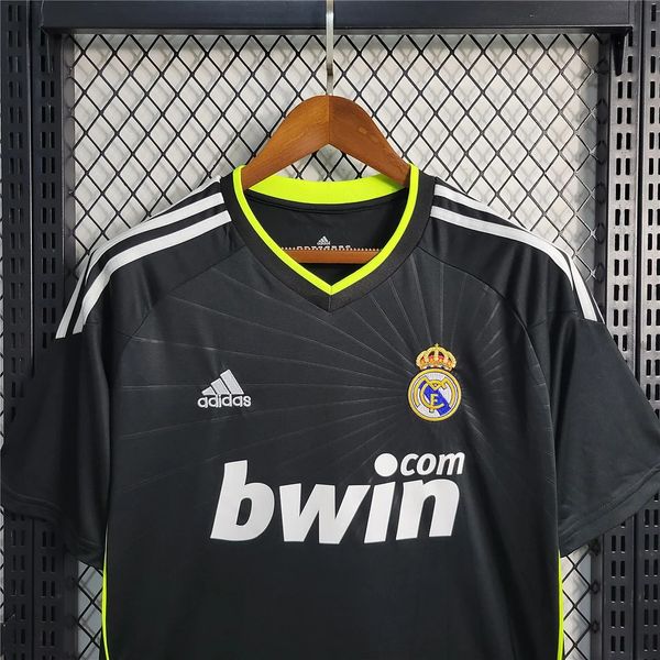 Maillot rétro Real Madrid extérieur 2010-2011 Image secondaire du produit