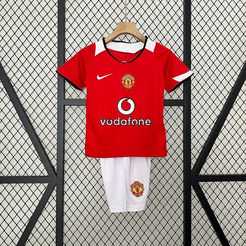 Retro Enfant Manchester United domicile 2005-2006 Image principale du produit