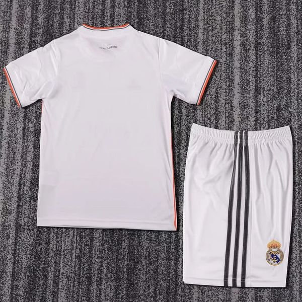 Retro Kids Real Madrid 2013-2014 home Secondary image