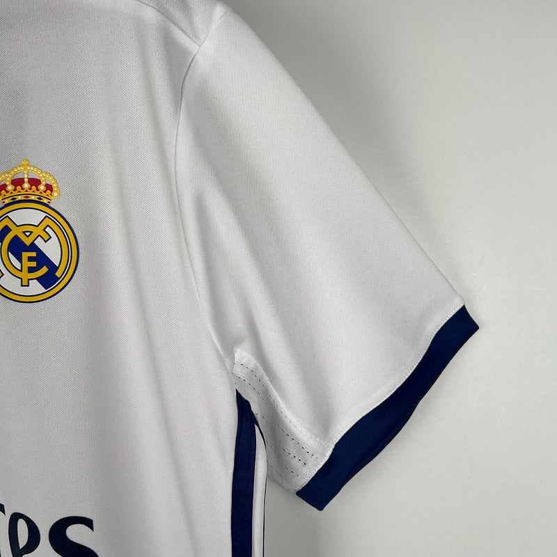 Tenue domicile rétro Real Madrid 2016-2017