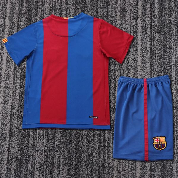 Retro Kids FC Barcelona 2006-2007 home Secondary image
