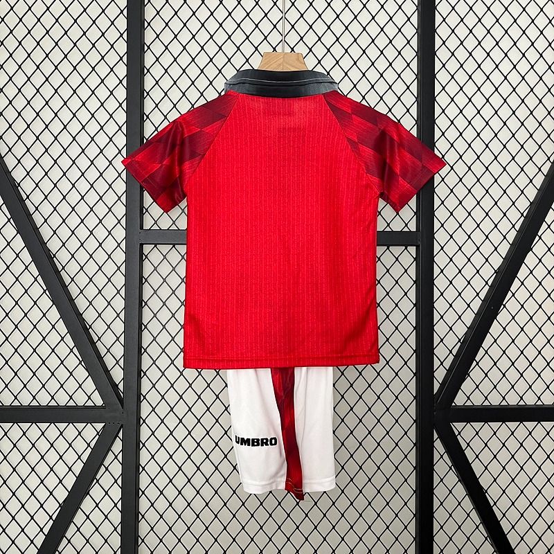 Retro Enfants Manchester United 1996-1997 domicile Image secondaire du produit