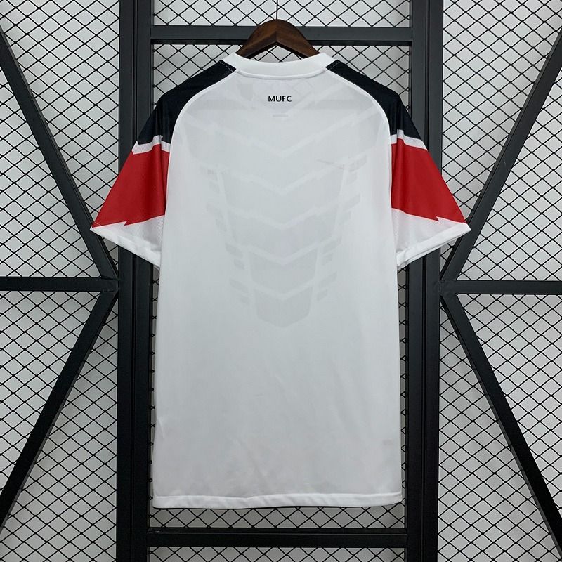Retro Manchester United 2010-2011 away Secondary image