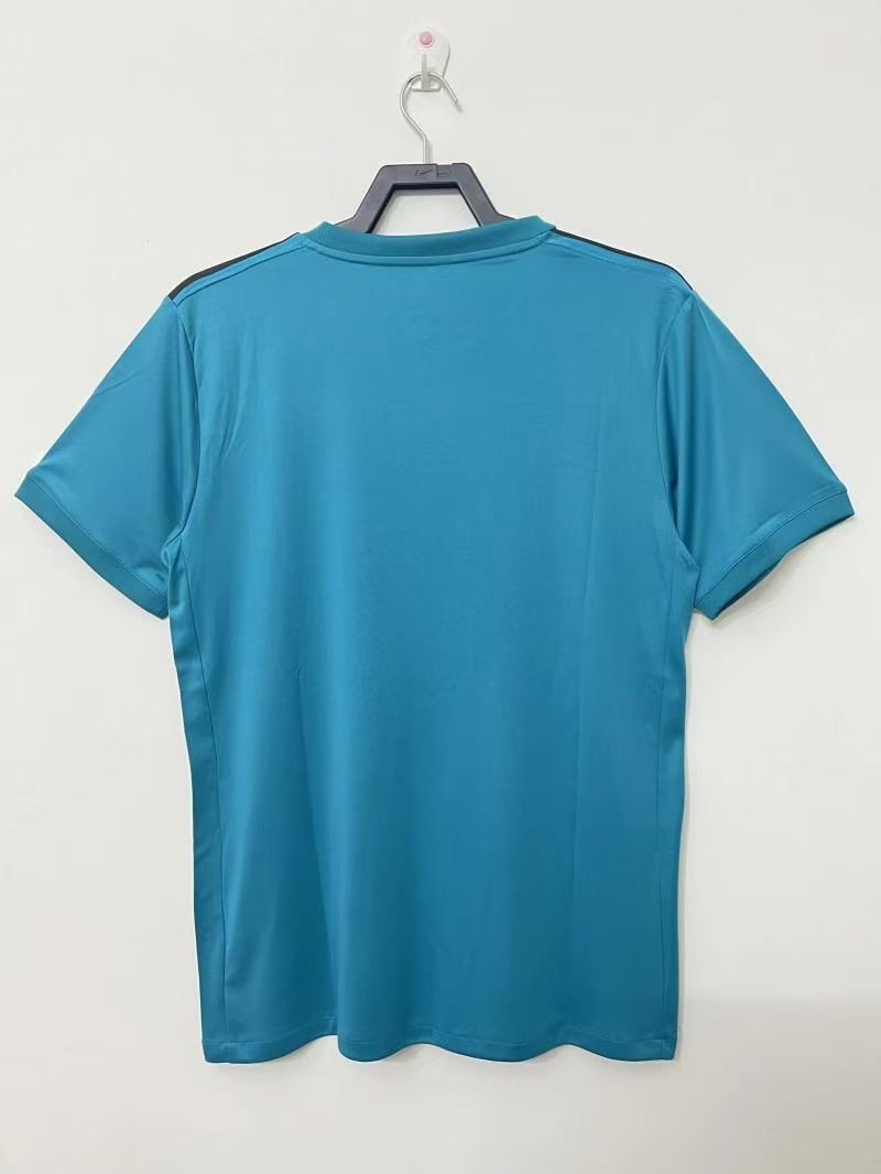 Maillot rétro Real Madrid extérieur 2017-2018 Image secondaire du produit