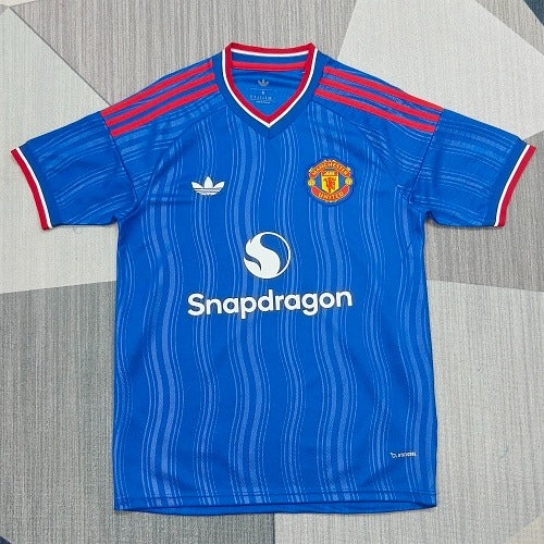 Fan de Manchester United à l'extérieur 2026-2027 Image principale du produit